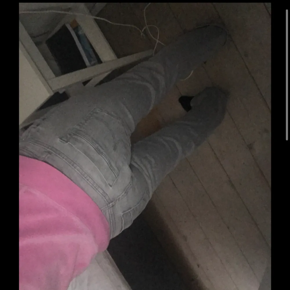 Säljer dessa sjukt fina och populära LTB jeans valerie i färgen grå, då de inte kommer till användning💕💕. Jeans & Byxor.