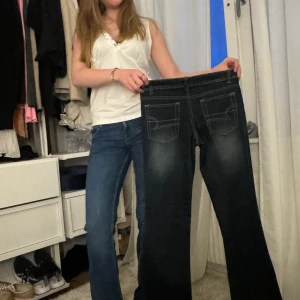  Låg midja jeans - Jättefina Låg midja jeans som tyvärr försmå för mig Kolla de andra sakerna jag säljer💕