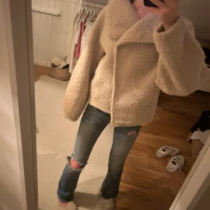 Gina teddy jacka  - Jättefin Teddy jacka från gina som inte kommer till användning, den har kvar prislappen och därav inga defekter!💕 Nypris 600kr helt slutsåld på hemsidan 