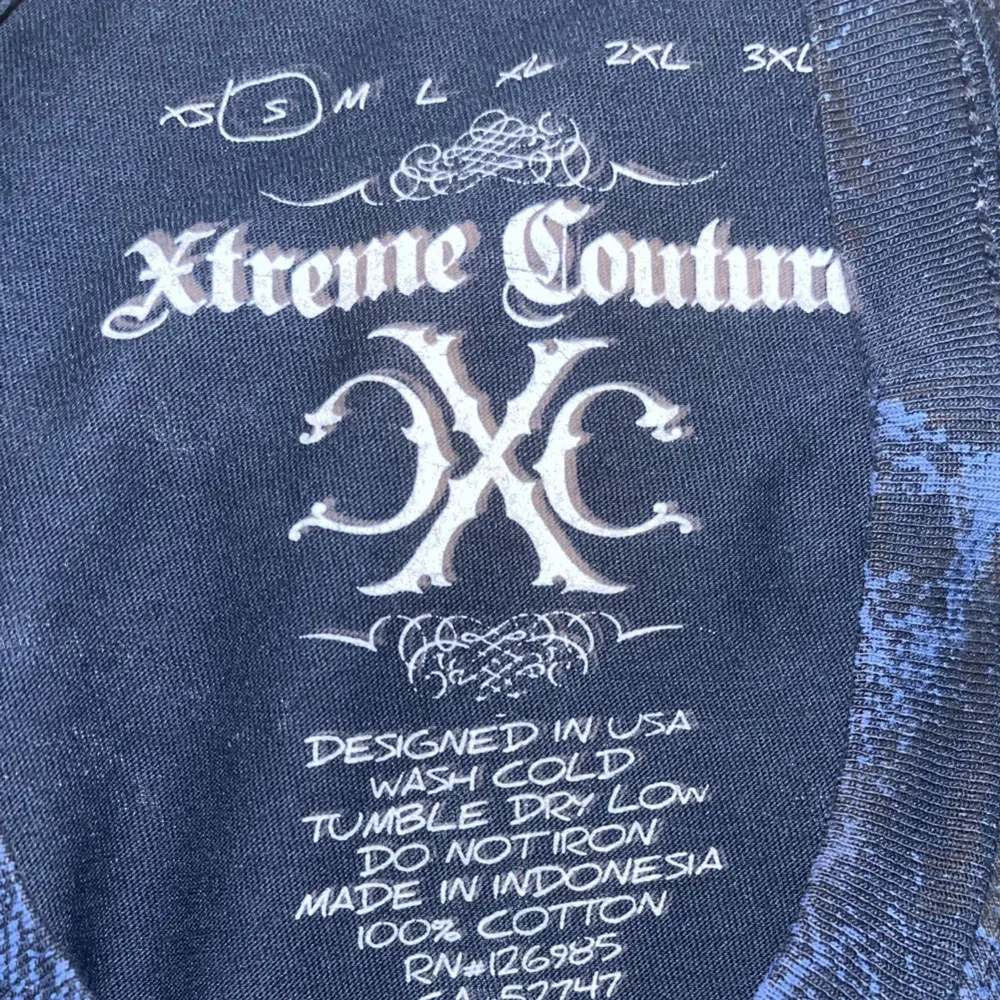 Xtreme couture by Affliction storlek S [Längd 68cm] [Bredd 47cm]. T-shirts.