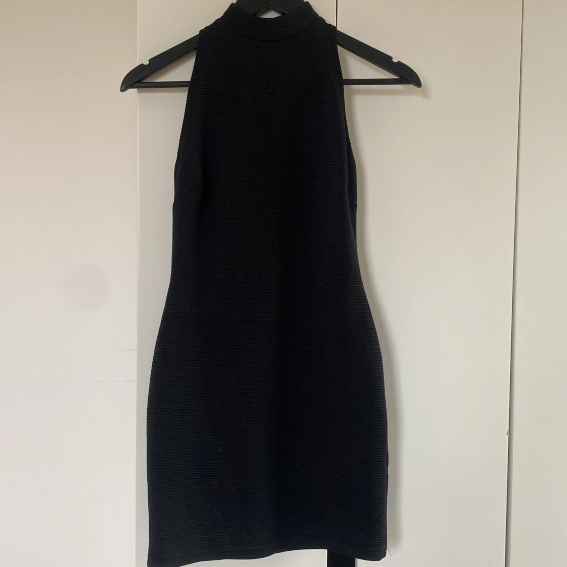 Kort festklänning med öppen rygg