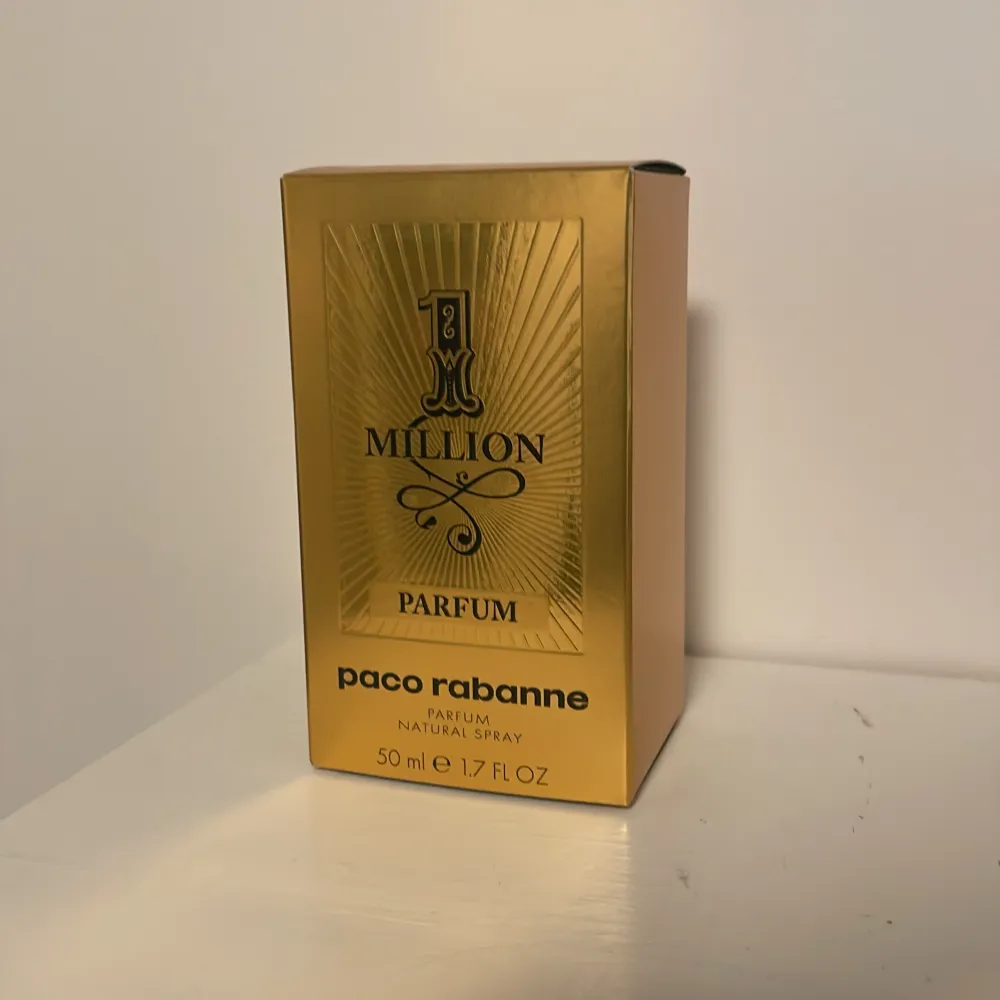 1 million parfum från paco rabanne.  Fin vinter doft! Nypris ca 800kr. Ca 30/50 ml kvar. Skriv vid minsta fundering! Kom med bud, vad som helst!. Övrigt.