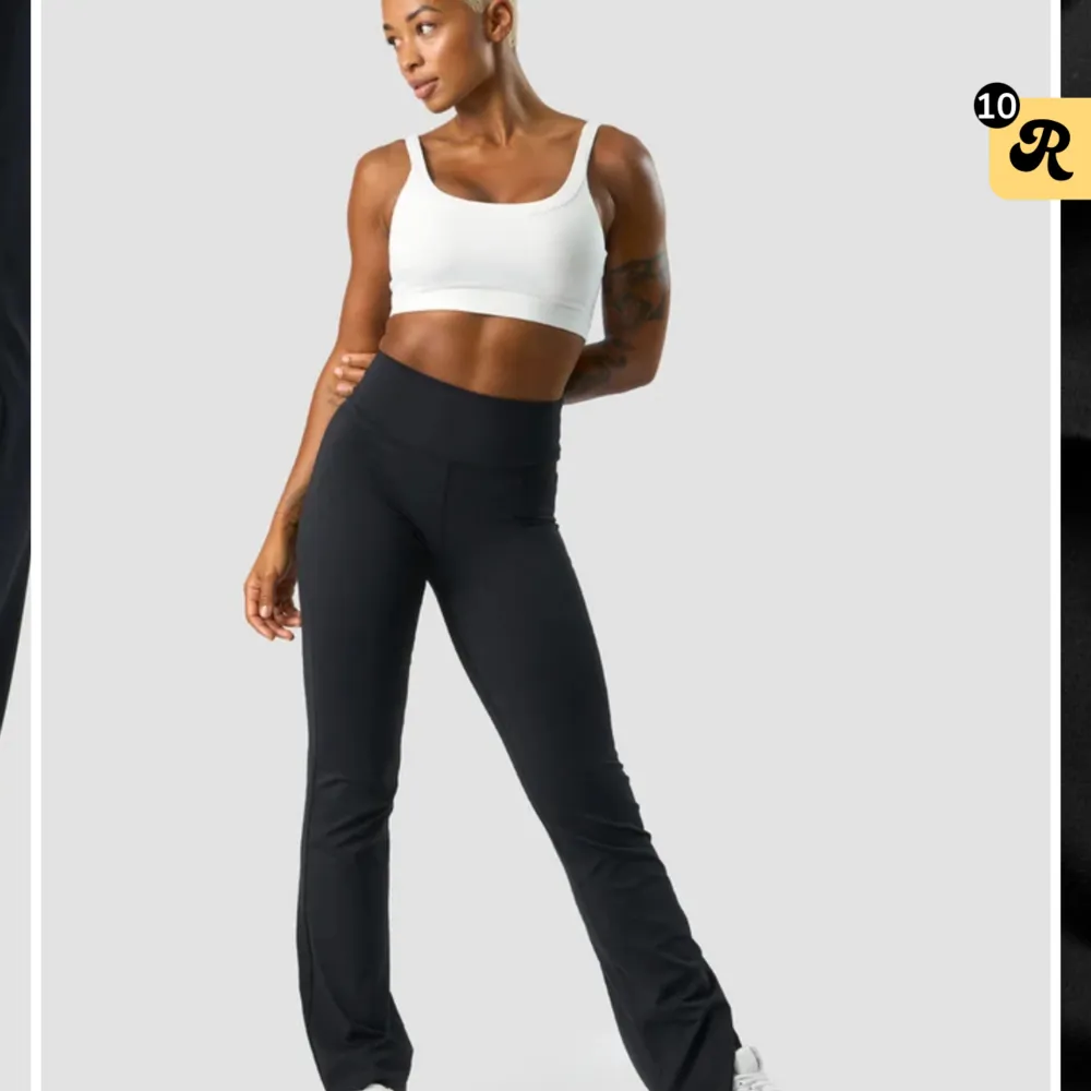 svarta leggings i storlek XS. säljer pga att dom är lite för korta i benen för mig, jag är 162cm.  använda ett fåtal gånger, fräscha och hela. Jätte bekväma och passar i träning och snygga till vardags. köpt för 799kr 💕. Jeans & Byxor.