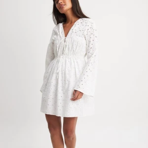 Vit klänning nakd - Helt ny och aldrig använd!!! Perfekt till student🧡