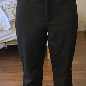Five units byxor  - Pösiga kostymbyxor från five units. Aldrig använda 