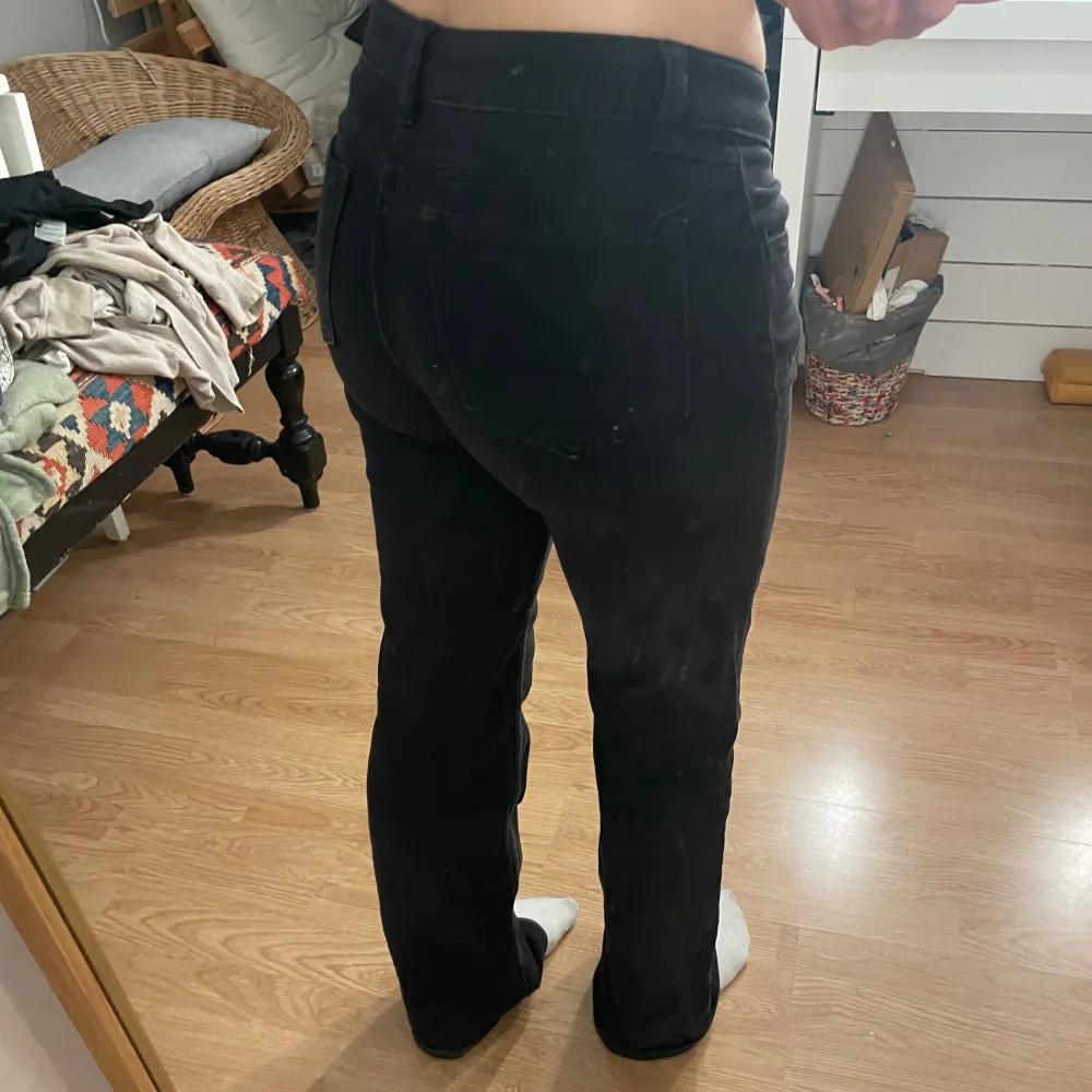 svarta jeans från hm, så snygga kmr ba inte t användning då ja har så mkt jeans!🔥🔥. Jeans & Byxor.