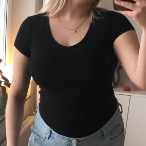 Body  - Body med lätt V-ringning 💓