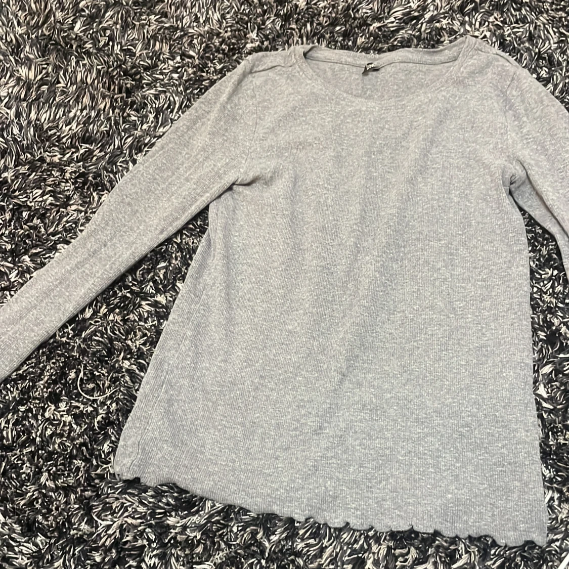 Basic grå långärmad tröja 