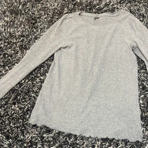 Basic grå långärmad tröja  - Från only Fin Basic  