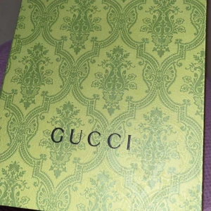 Gucci keps  - Hej kepsen är i fint skick, äkta. Kommer med allt, köparen står för frakt osv. 