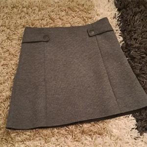 Kjol - Kjol ifrån Ginatricot. Storlek L men passar mer som M