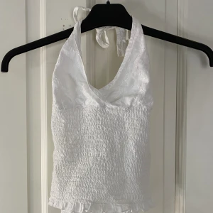 Vit topp - Jätte söt vit topp från hm i storlek 34💞