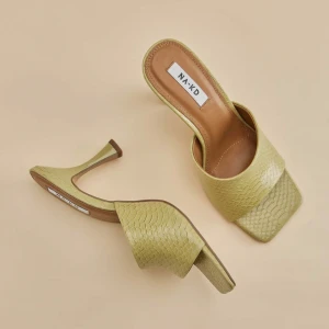 Klackskor - Helt oanvända klackar från NA-KD strlk 37💕 Nypris: 499kr Säljer för 250kr + frakt💗