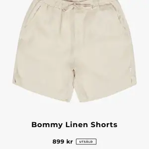 Fräscha linne shorts köpta från woodbird för 900 i somras men inte kommit till användning. Dem är i nyskick och är bara lite skrynkliga på bild för dem legat i garderoben. Priset kan såklart diskutera och va inte rädd för att ställa några frågor:) 