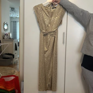 Aftonklänning - Använd 1 gång 