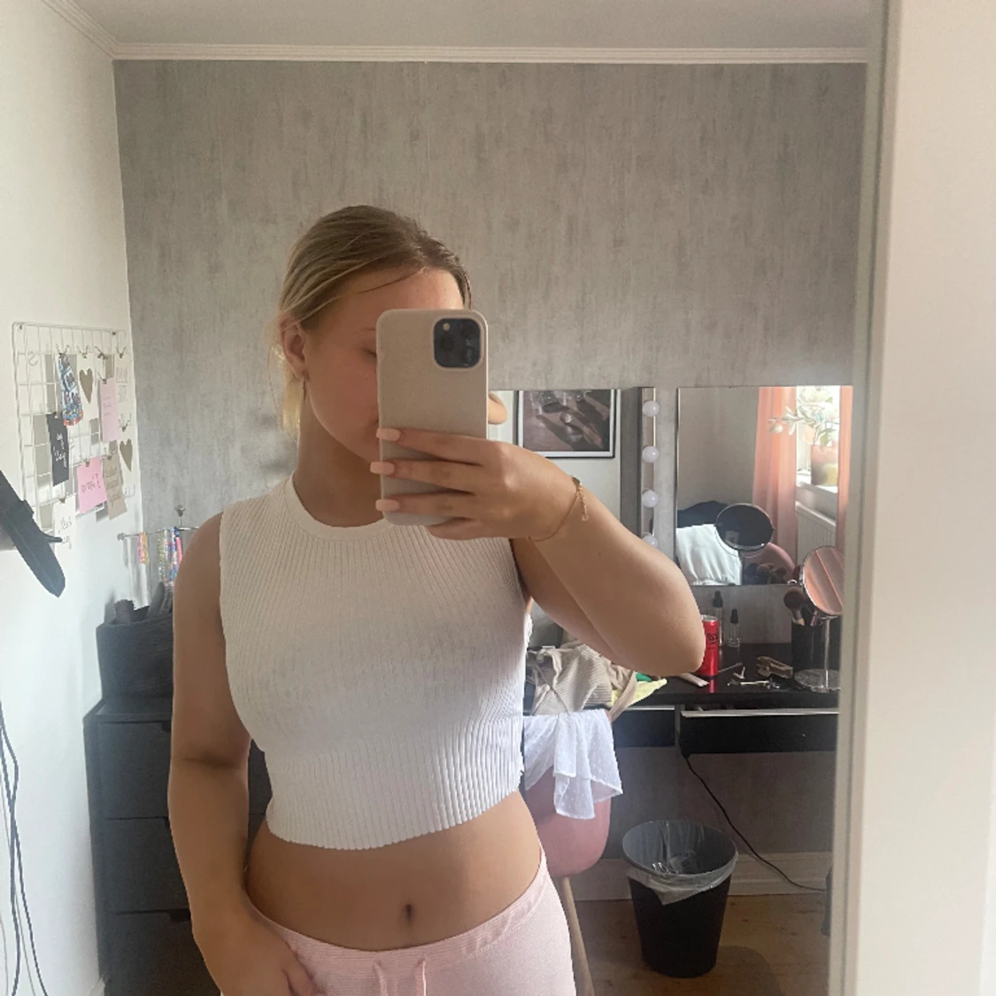 Vit topp m öppen rygg - 90