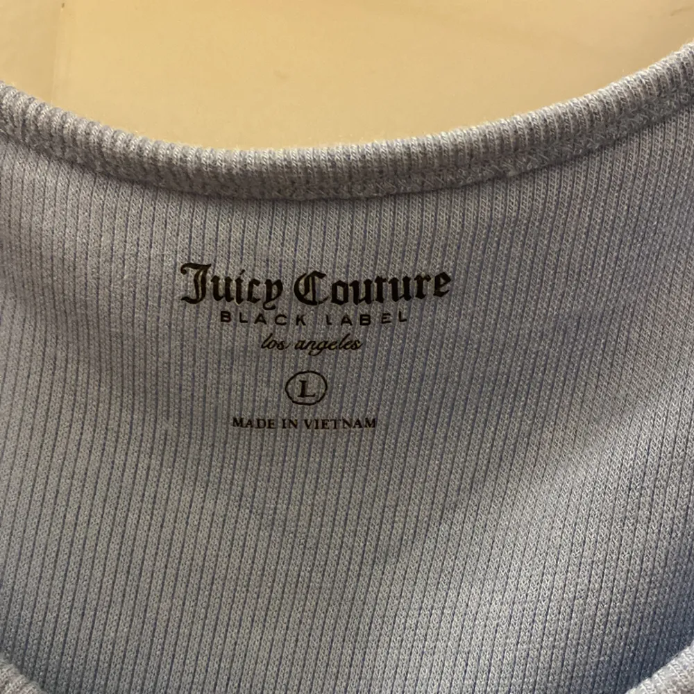 Blått juicy couture linne. Endast använd en gång!. Toppar.