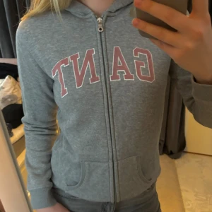 GANT ZIP - Skriv privat vid fler frågor!😊  Nyskick, använd 1-2 gånger, i nyskick, passar XS-S
