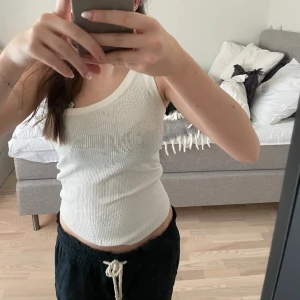 ZARA TOPP - Kontakta mig vid eventuella frågor ❣️❣️pris kan diskuteras vid snabb affär