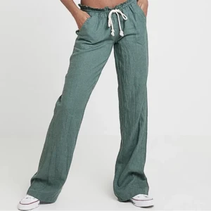 SÖKER gröna Roxy linnebyxor  - SÖKER! Storlek S I den gröna färgen🩷