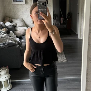 Topp - Fin svart topp, använd max 2 gånger så i toppskick!!