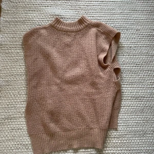 Sticka tröja - Stickad tröja från Gina  Tricot i storlek S. I bra skick. 