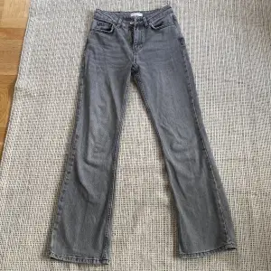 Perfekt jeans från Gina Tricot, storlek 32. Ljus gråa. 