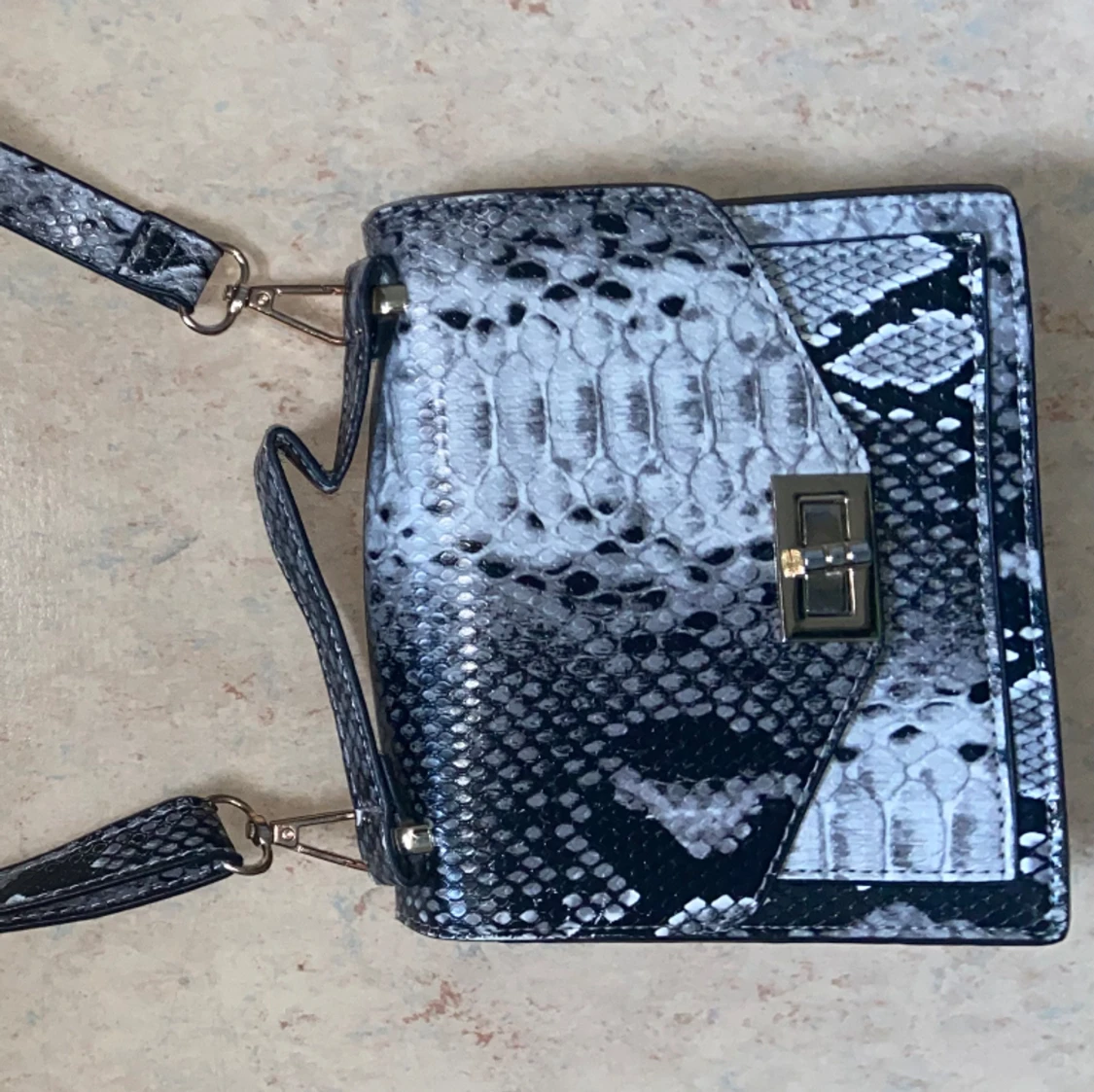 Ormskinn väska  - 90