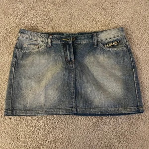 Jeanskjol  - Jeanskjol i storlek M. Bra skick💕