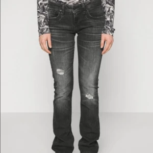 Ltb jeans  - Säljer dessa snygga ltb jeans som är för stora för mig  💕passar mig i längden (är 165cm) kan tänka mig byta mot mindre strl💕 storlek: W31 L30