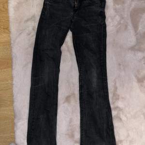 Low waist bootcut jeans från hm i storlek 27