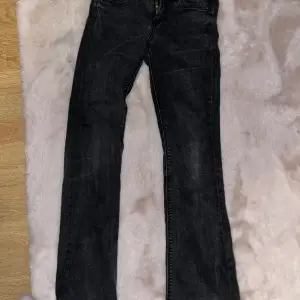 Low waist bootcut jeans från hm i storlek 27