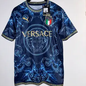 Italia puma t-shirt storlek s pris 500 för mer info&bilder skriv dm