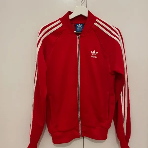 Adidas zip tröja - Mkt bra skick