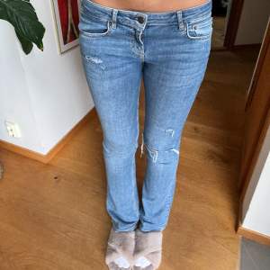 Superfina jeans ifrån zara med detaljer💕