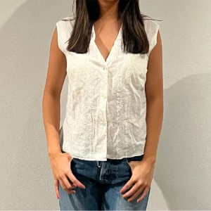 topp/blus  - Säljer vidare denna snygga blusen som jag köpte men den va tyvärr lite för liten för mig. Den har inga defekter alls❤️