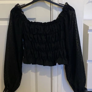 Festtopp - Storlek XS Knappt använd  Genomskinlig i armarna 