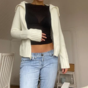 Kofta - Så snygg! Köpt second hand❤️❤️ så bra skick och kan användas på flera olika sätt, perfekt till våren⚡️😇 ❗️tryck på köp nu❗️