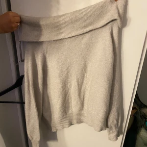 stickad off shoulder - jätte fin!!!