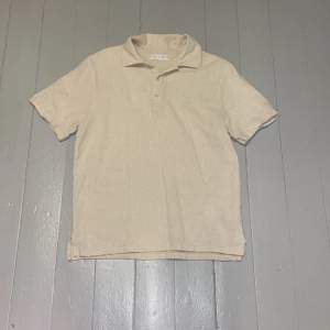 Kortärmad linne skjorta från Zara använd fåtal gånger inga defekter. Strl 164 Skriv för flera bilder eller frågor 🙌