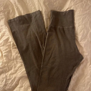 Brandy Melville yoga pants  - Trendiga yoga pants jag köpte på plick. De passade inte mig och därför säljer jag vidare. Bra skick.