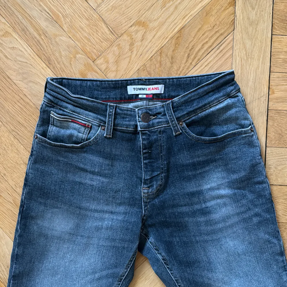 Trendiga jeans, storlek 28/30. Använda 2 gånger, skick 10/10. Nypris 1295, mitt pris 800. Jeans & Byxor.
