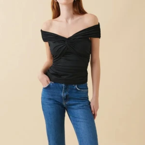 Festtopp från Gina  - Säljer denna jättefina topp från gina som inte kommer till användning, lappen kvar🩷