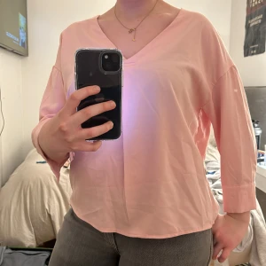 Rosa blus!👚  - Väldigt fin och skön tröja👚 köpt från MGN!