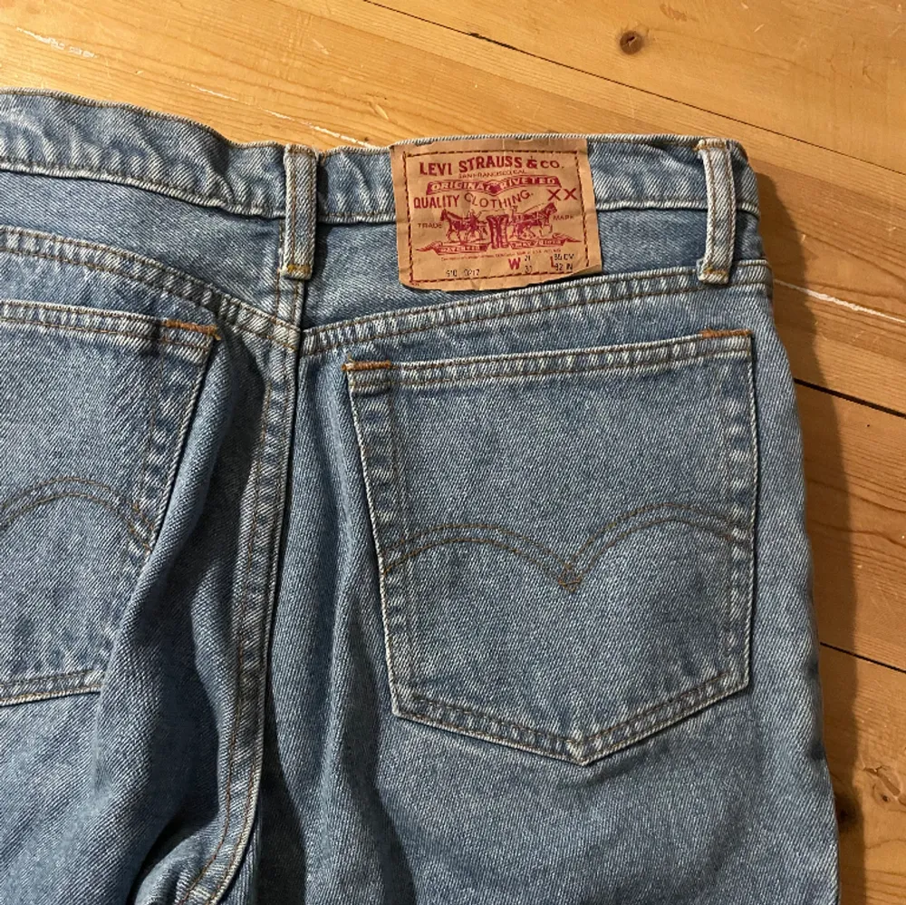 Fint skick, använda någon enstaka gång bara då de inte passar bra på mig.  Köpare betalar frakt.. Jeans & Byxor.