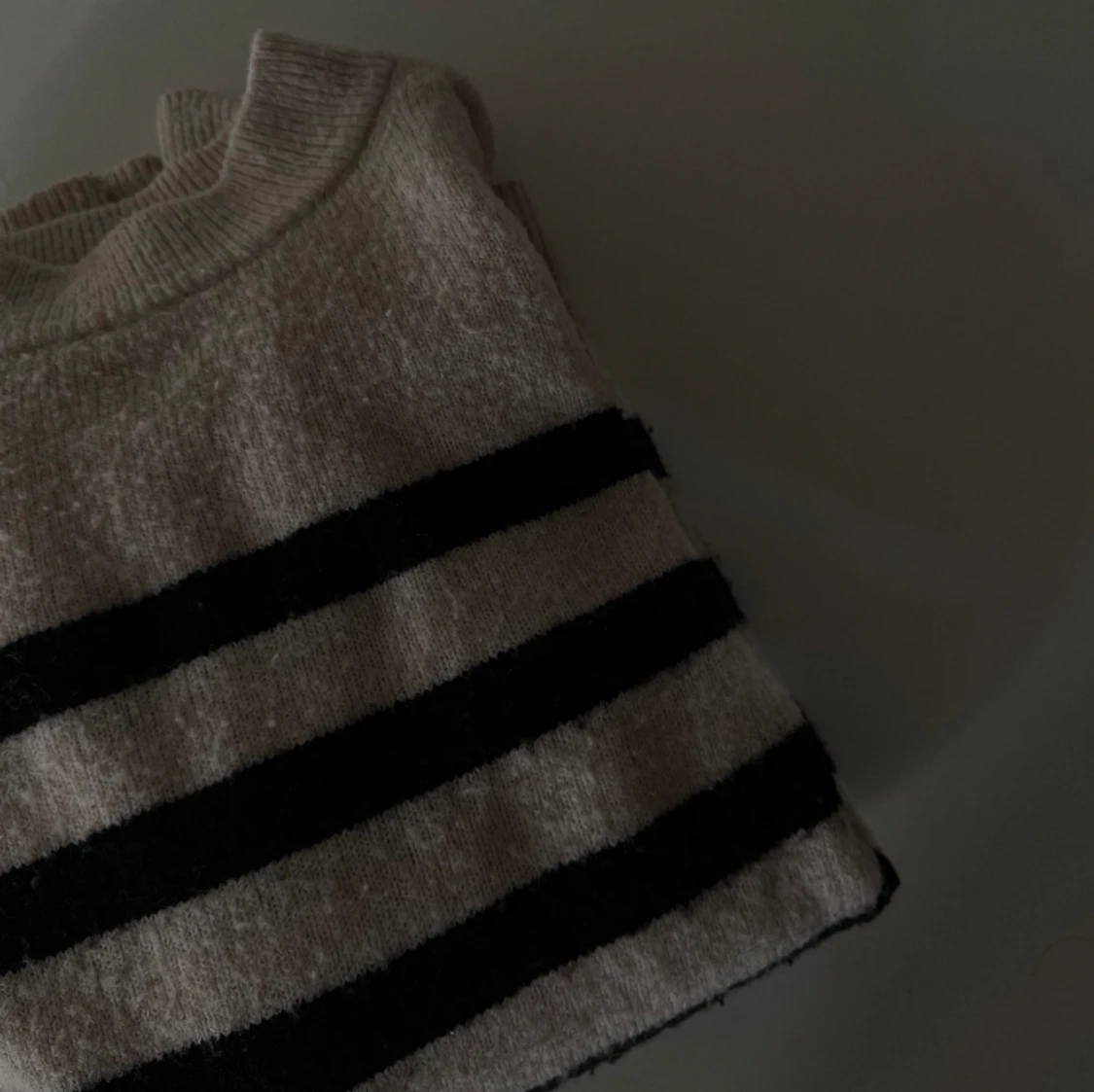 Randig stickad tröja 