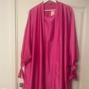 Abaya - Abaya i 2 delar. Ny med prislappen kvar