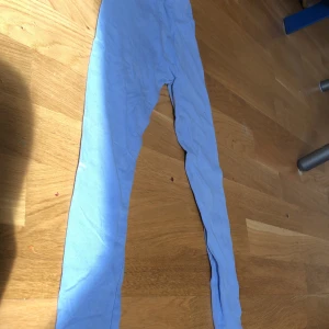 Byxa - Används en gång. Och är ett bra skick på de. Inga hål och lite skrynklig.