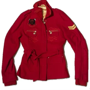 “”Apple bottoms jacka” 🍎🌸 - Superfin jacka från “Apple Bottoms” Jag köpte den för ett tag sedan, men jag gillar inte riktigt hur den passar mig. Det är storlek M, men passar som en storlek S. Skicka ett privat meddelande om du vill ha mer information. (Priest kan diskuteras) 