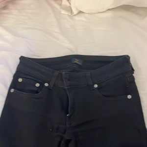 Jeans  - Super fina lågmidjade bootcut jeans som har kommit till användning ex antal gånger.